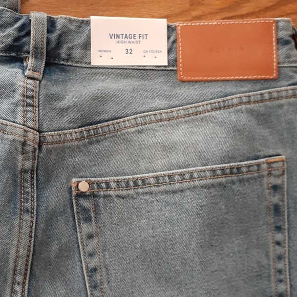 Vintage Fit Women's Jeans - Picture 4 of 8